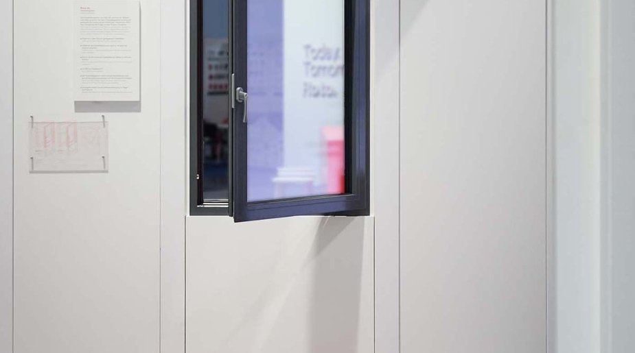 Nouvel accessoire : limiteur de position à la poignée pour fenêtres en aluminium.